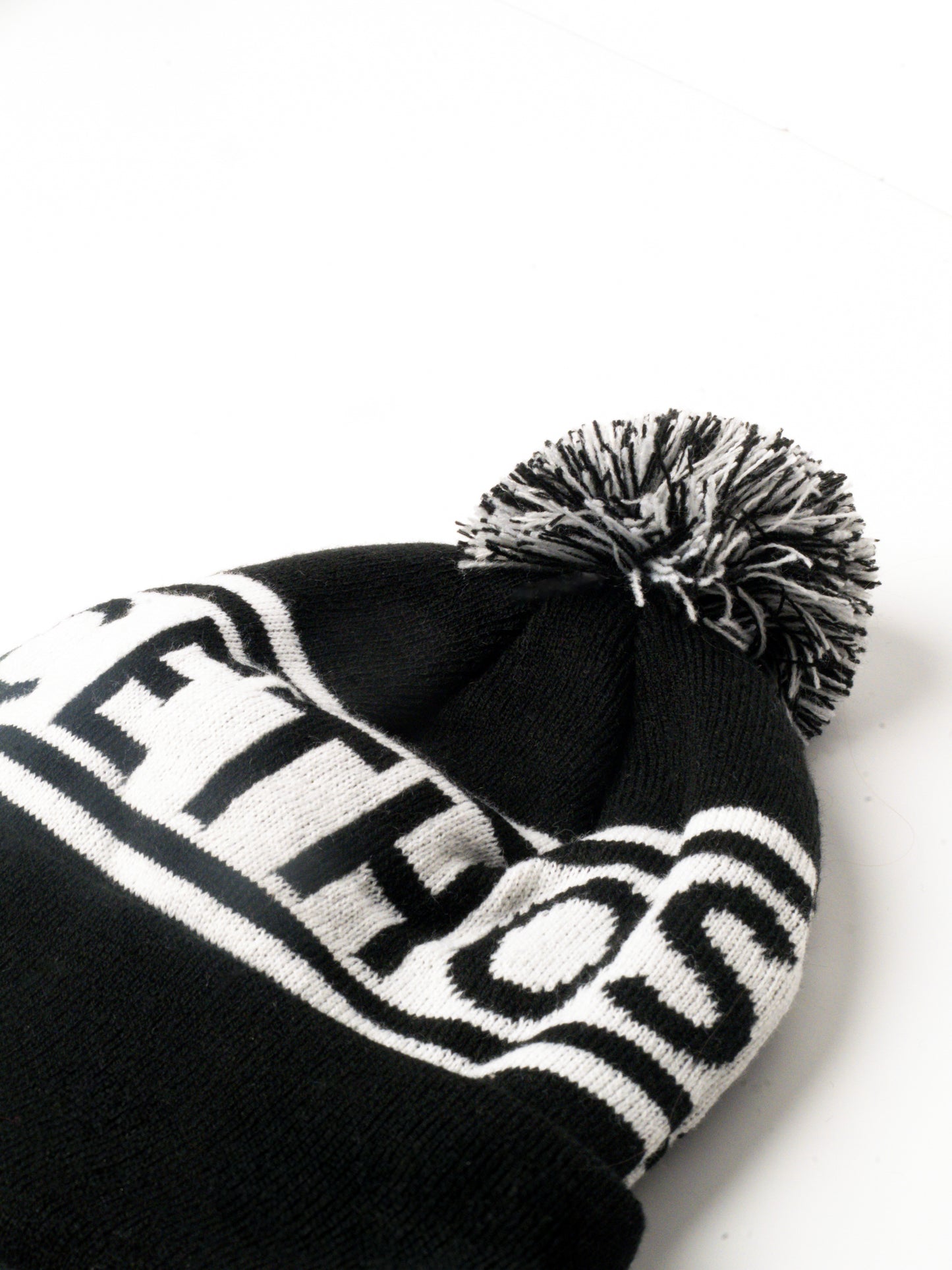 ETHOS POM BEANIE